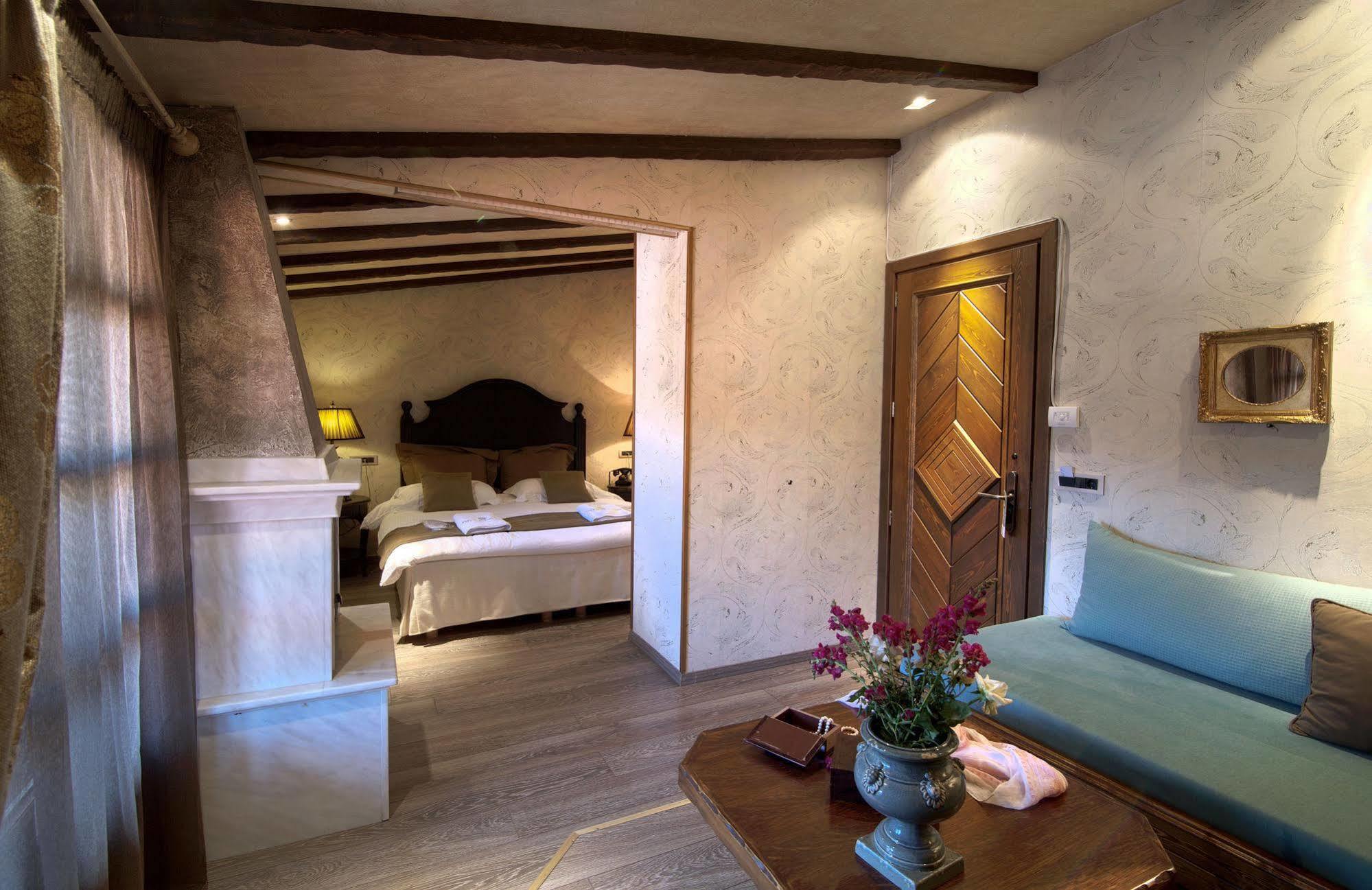 Aroma Dryos Spa & Eco Hotel メツォヴォ エクステリア 写真